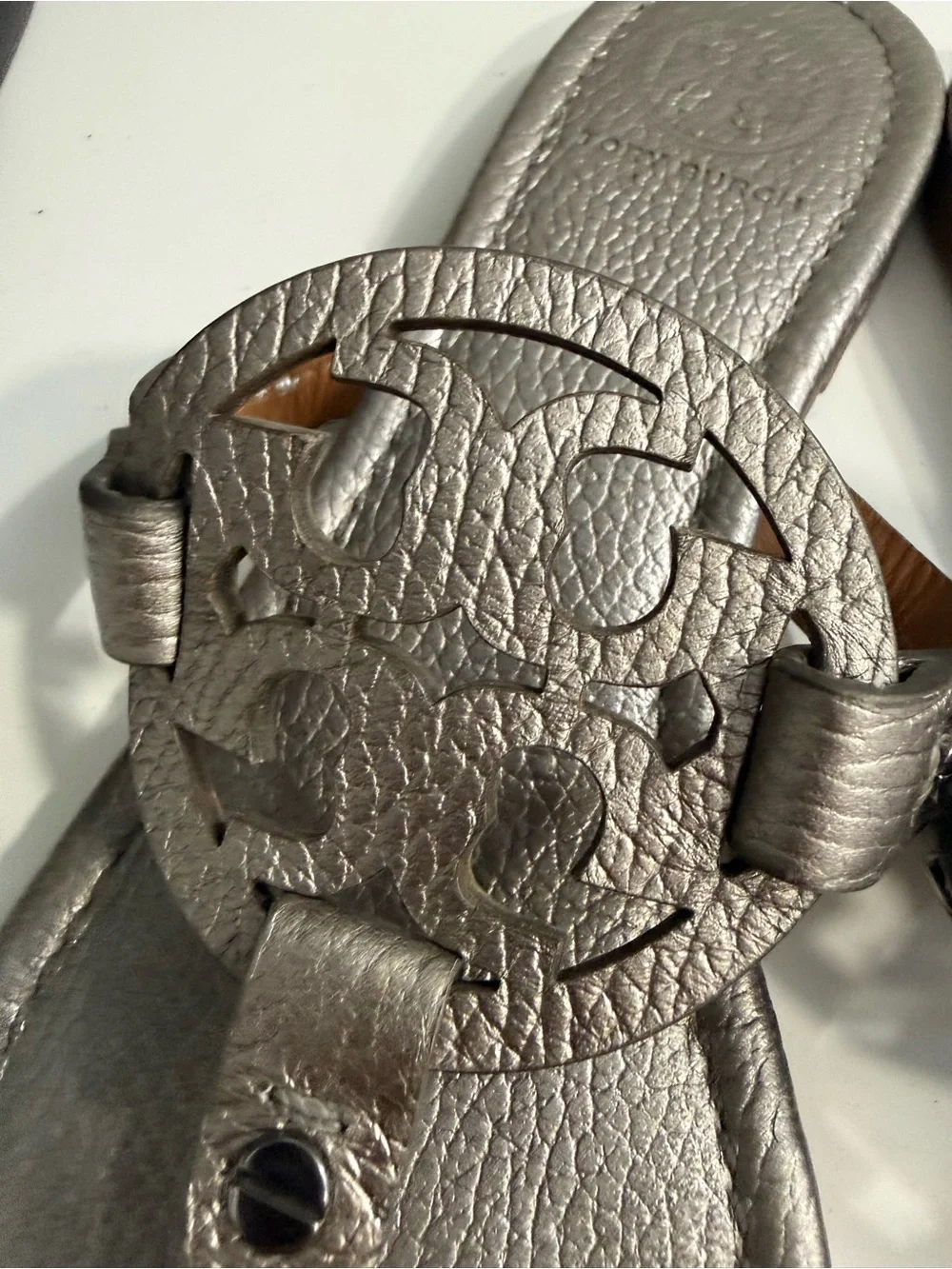 Tory Burch miller Metallic size 8 Pewter Logo Thong Sandals - Picture 2 of 7